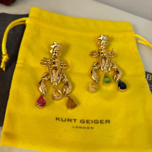 Kurt Geiger lobster Gold tone dangle statement earrings. - Picture 5 of 8